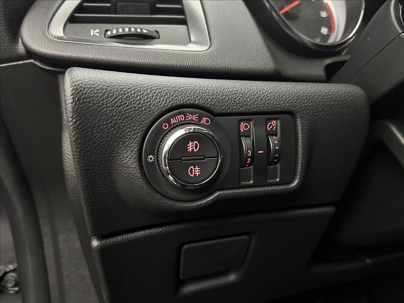 Opel Astra 1,4 103kW 2X KOLA AC 1.MAJ ČR - fotka 8 z 37