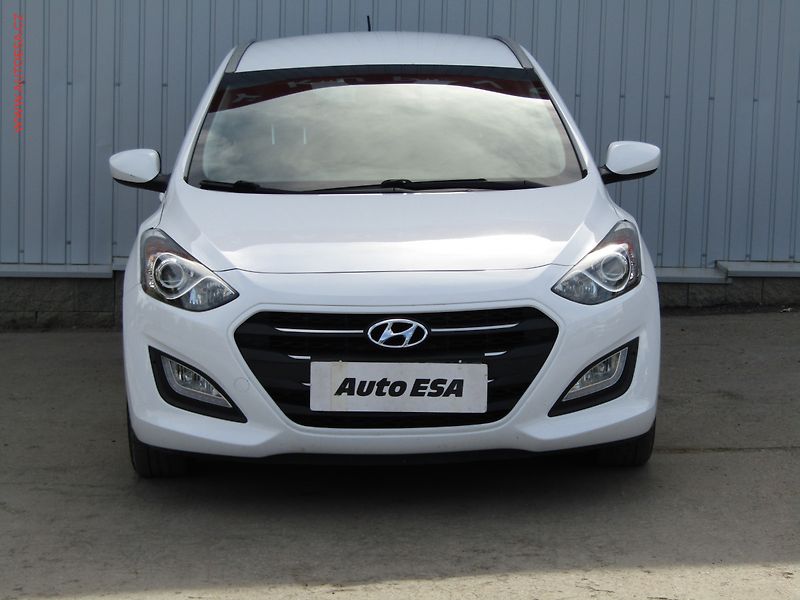 Hyundai i30 (2017) 1.6 GDi, ČR, AC, tempo, park - fotka 2 z 17