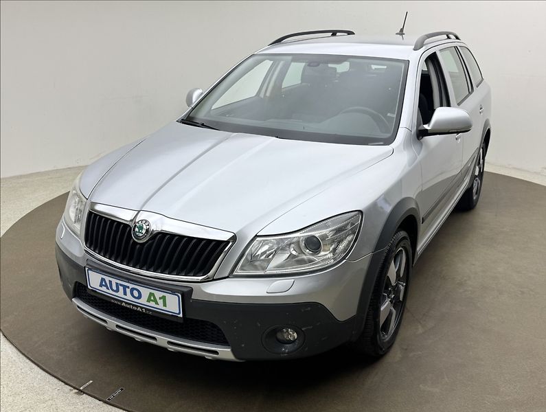 Škoda Octavia 2,0 103kW 4X4 SCOUT 2XKOLA ČR - fotografie inzerátu