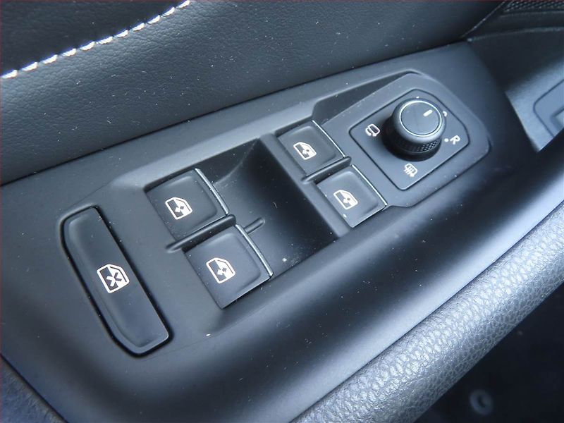 Volkswagen Passat (2020) 2.0 TDI, Kůže, Navi, Tempomat - fotka 15 z 16