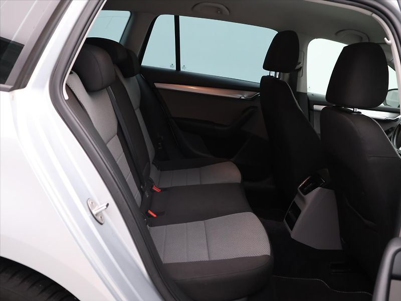 Škoda Octavia 2,0 TDI 110kW DSG Navi DPH - fotka 12 z 26
