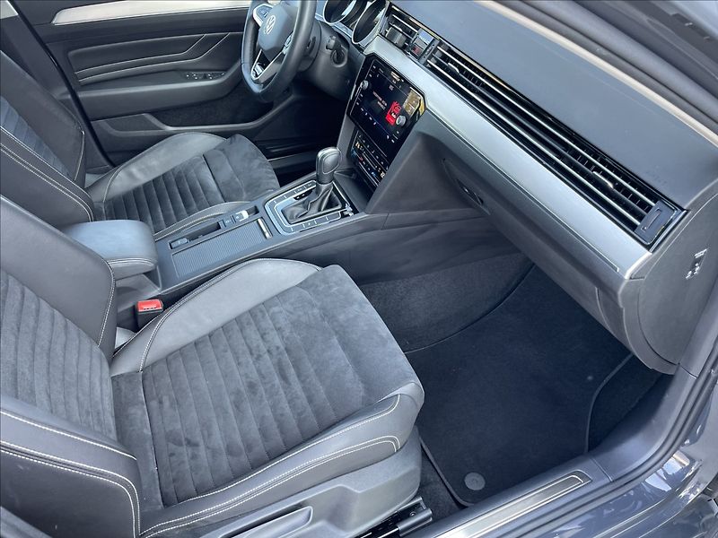 Volkswagen Passat 2,0 TSI 200KW 4X4 DSG ČR. - fotka 24 z 29