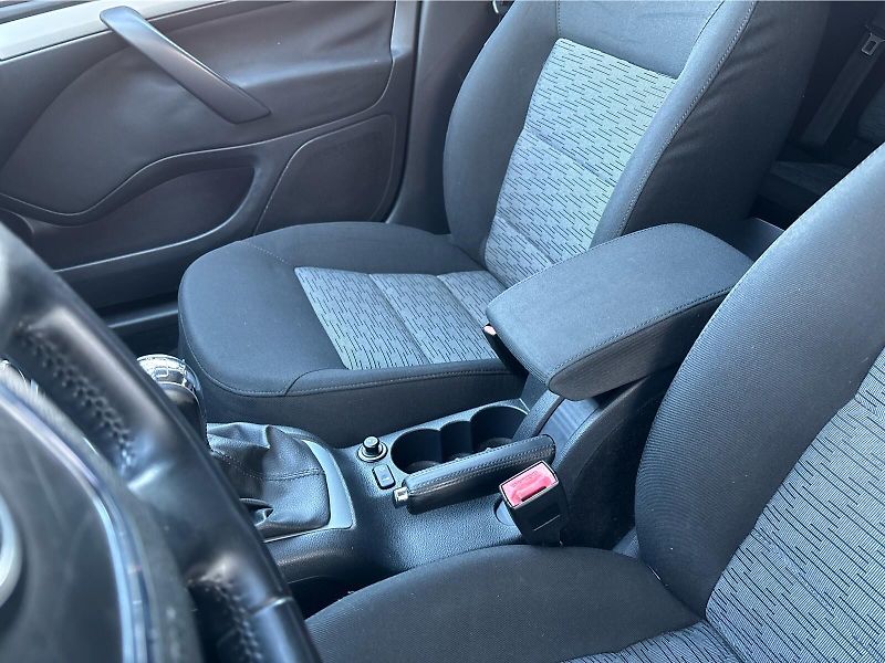 Škoda Octavia 1.6 MPi 75kW Ambiente Plus - fotka 21 z 29