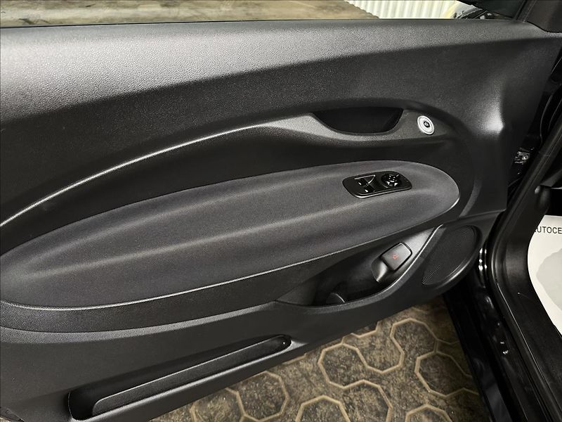 Fiat 500e ELECTRIC DRIVE 70kW ACTION - fotka 14 z 32