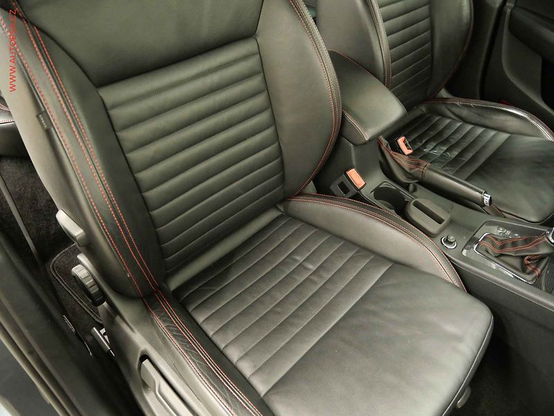 Škoda Octavia (2015) 2.0TDi, RS, DSG, xenon - fotka 12 z 23