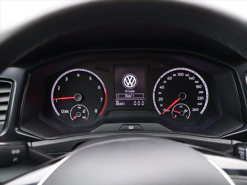Volkswagen T-Roc 1,5 TSI 110 kW Aut.Klima 1.Maj - fotka 17 z 29