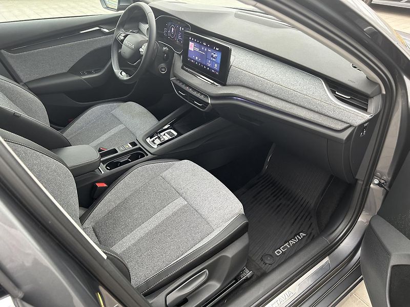 Škoda Octavia 2.0 TDI Top selection - fotka 23 z 28