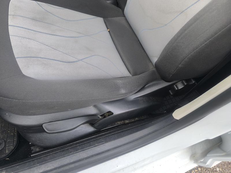 Seat Ibiza KRÁSNÁ,145KM,1.MAJITEL - fotka 14 z 16