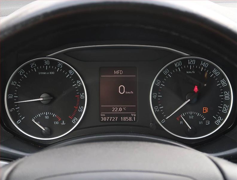 Škoda Octavia (2012) Elegance 2.0 TDI, Automat - fotka 11 z 21