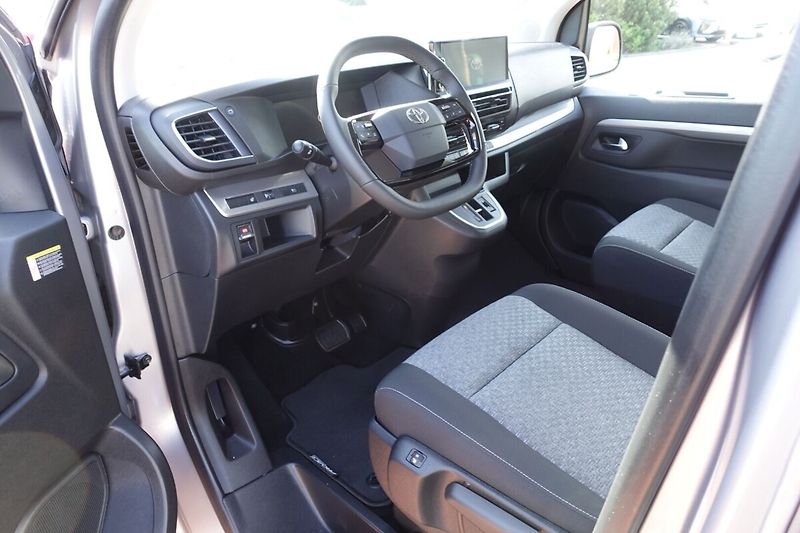Toyota ProAce Verso 2.0 Diesel 177 - 8 AT Family 8 - fotka 11 z 36