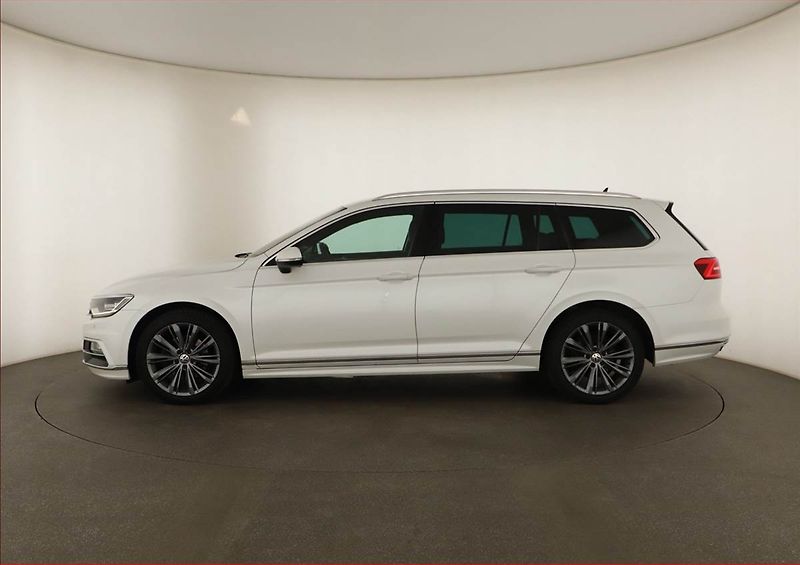 Volkswagen Passat (2019) R-Line 2.0 TDI, 4X4, Automat - fotka 3 z 19