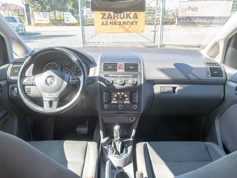 Volkswagen Touran (2014) 1.6TDI 77KW DSG NAVI – 7 SEDAD - fotka 12 z 50