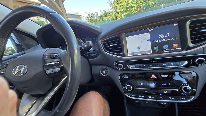 Hyundai Ioniq ELECTRIC DRIVE 88KW STYLE  - fotka 41 z 48