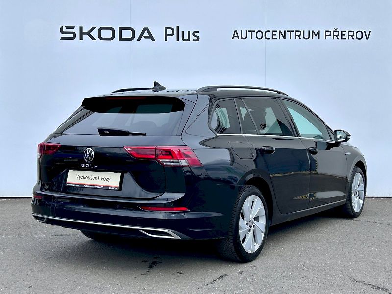 Volkswagen Golf (2023) 1.5 TSI 110kW Style - fotka 2 z 35
