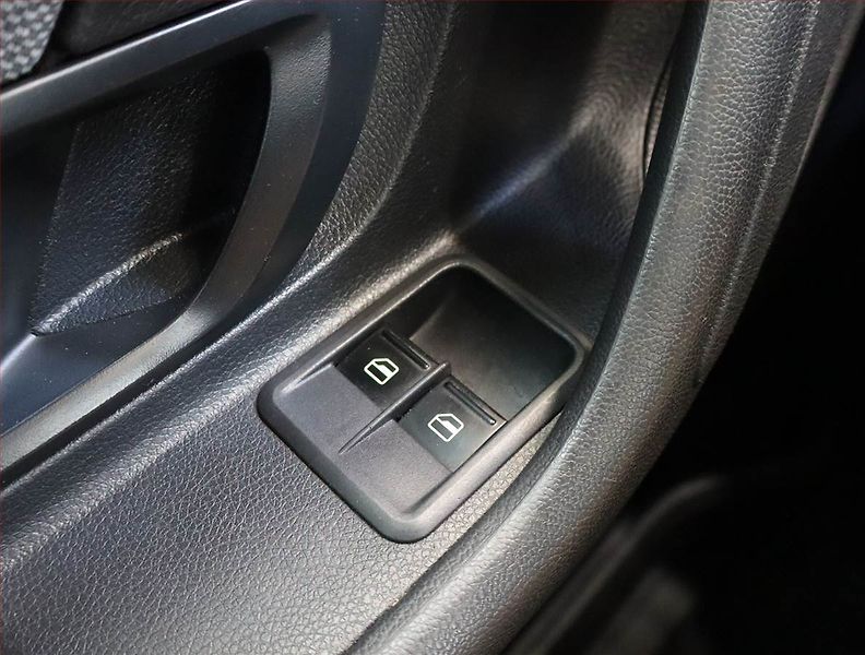 Škoda Fabia (2012) 1.4 16V - fotka 13 z 15