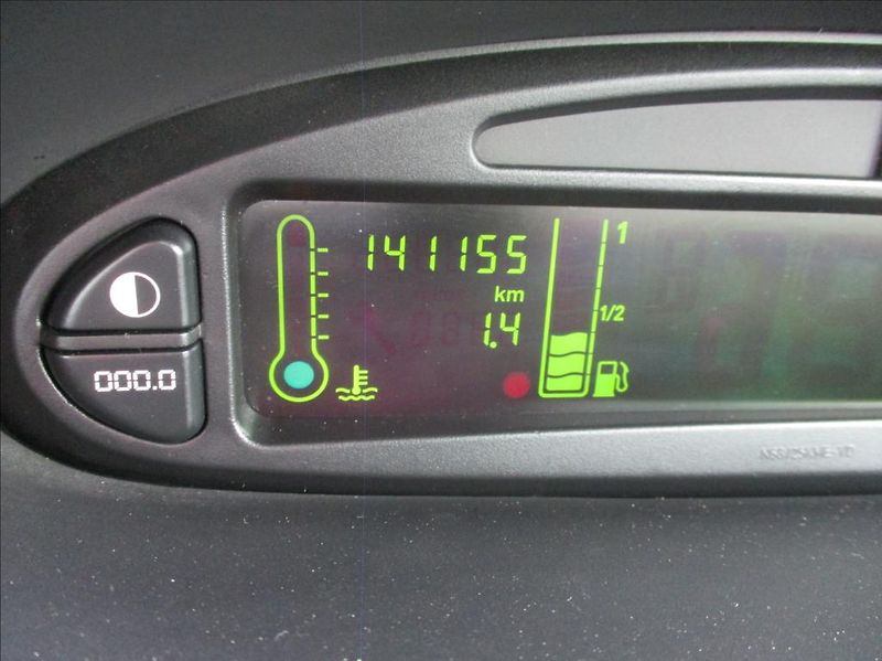 Citroën Xsara Picasso 1,6 i, klima, servis, tažné, - fotka 20 z 35