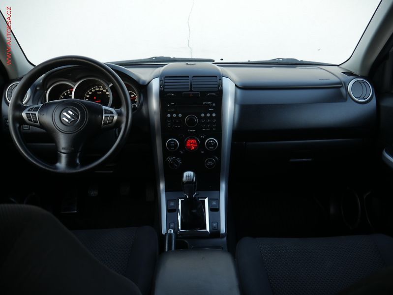 Suzuki Grand Vitara (2010) 2.4.i 4x4, ČR, Výhř.sed, TZ - fotka 8 z 15