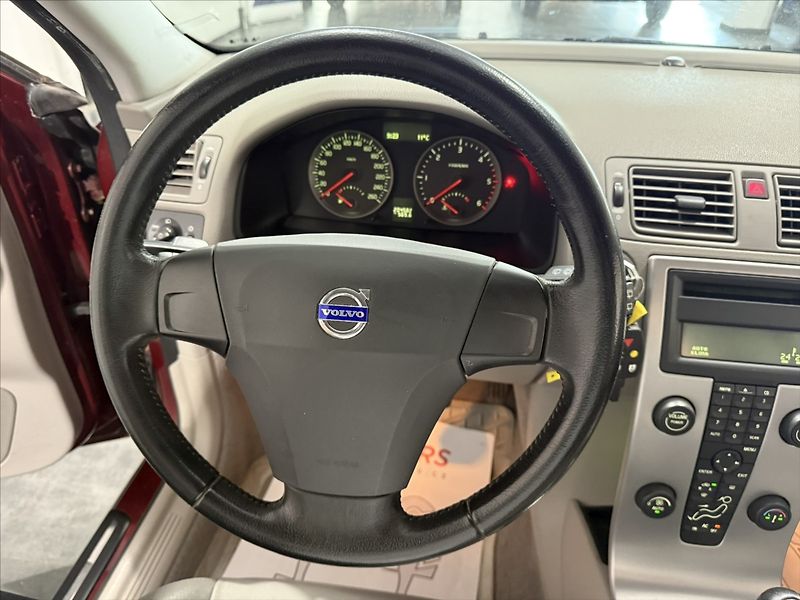 Volvo V50 2,0   D 100KW KRÁSNÝ STAV TZ - fotka 8 z 19