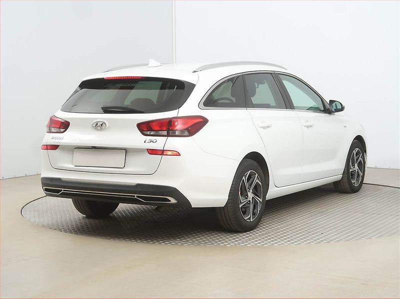 Hyundai i30 (2021) 1.5 T-GDI MHEV, Automat, Navi - fotka 5 z 17