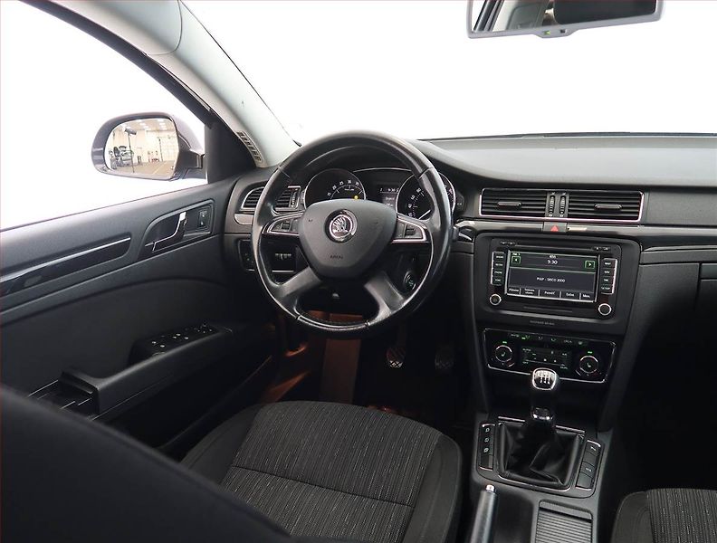 Škoda Superb (2014) 2.0 TDI, Navi, Xenony - fotka 7 z 26