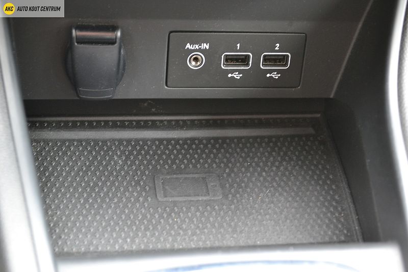 Renault Captur Intens E-TECH HYBRID 145 - fotka 23 z 45