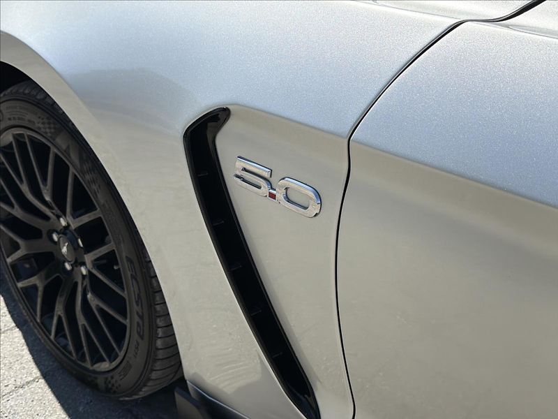 Ford Mustang 5,0 331 Kw GT V8 Automat - fotka 29 z 32