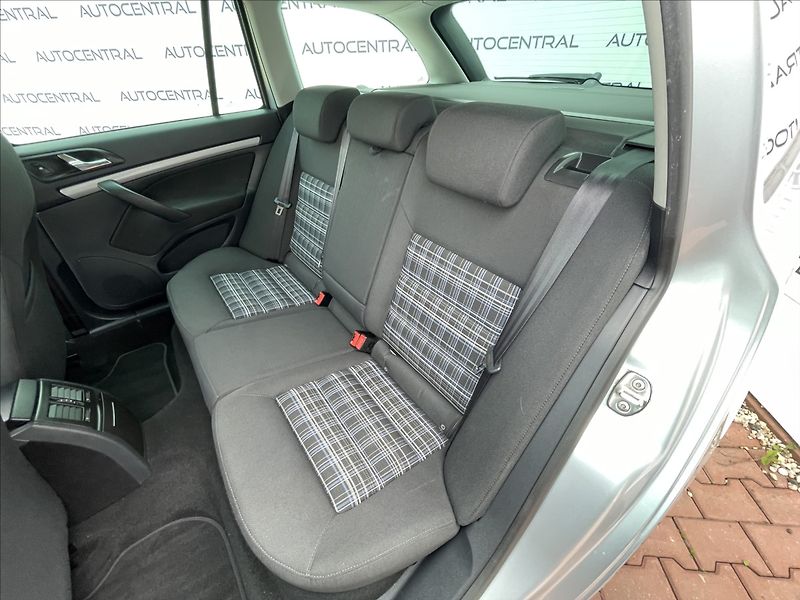 Škoda Octavia 1,4 tsi Style 90kw 1.majitel - fotka 21 z 21