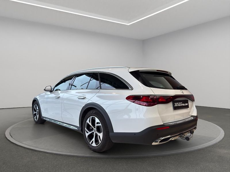 Mercedes-Benz Třídy E (2025) E 450 d 4MATIC All-Terrain - fotka 5 z 22