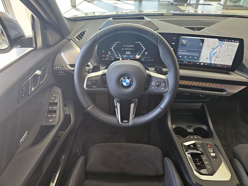 BMW Řada 1 1 Limousine 120 M Sport - fotka 19 z 28
