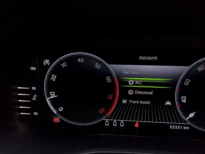 Škoda Karoq (2022) SportLine + 1,5 Tsi 110 Kw - fotka 8 z 36