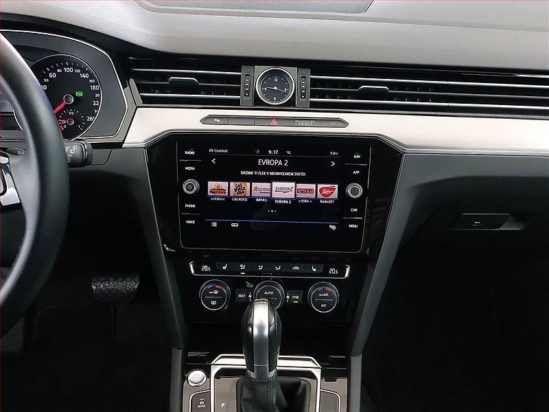 Volkswagen Passat (2018) 2.0 TDI, Automat, Kůže, Navi - fotka 10 z 19