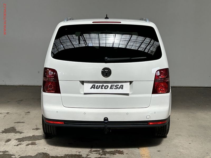 Volkswagen Touran (2010) 1.4 TSi, Highline - fotka 5 z 16