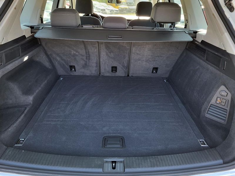 Volkswagen Touareg 3.0 V6 TDi DSG 4MOTION - fotka 39 z 46
