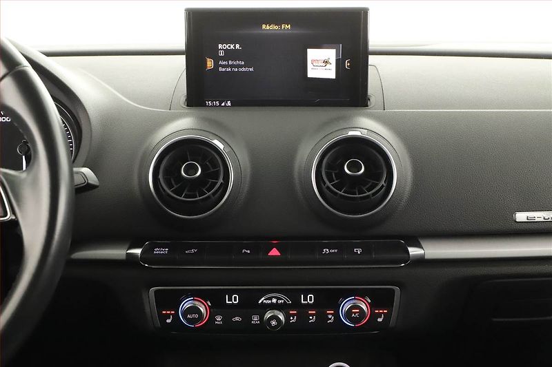Audi A3 (2017) e-tron, Automat, Navi - fotka 9 z 21