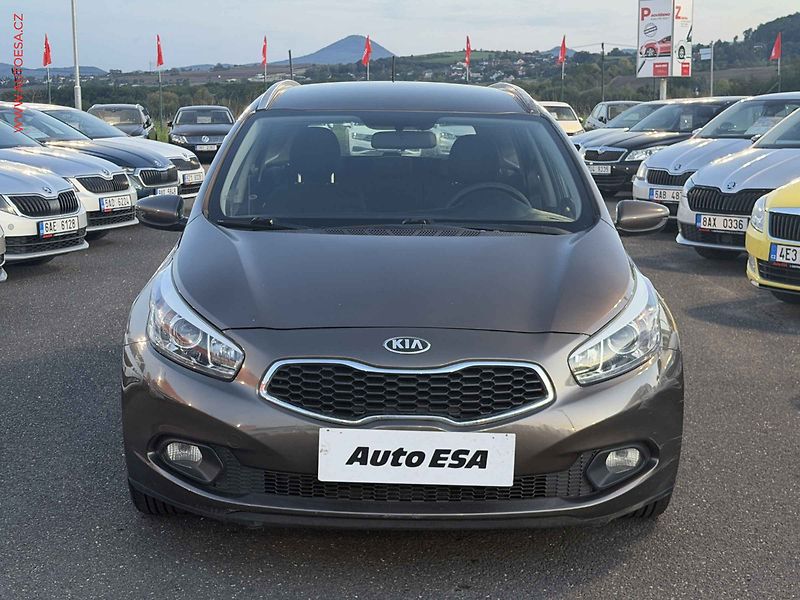 Kia Ceed (2014) 1.6 CRDi, ČR - fotka 2 z 14