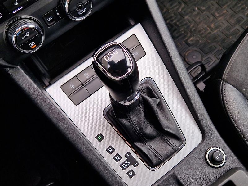 Škoda Octavia 2,0 TDI DSG KLIMA VÝHŘEV DIGI - fotka 32 z 34