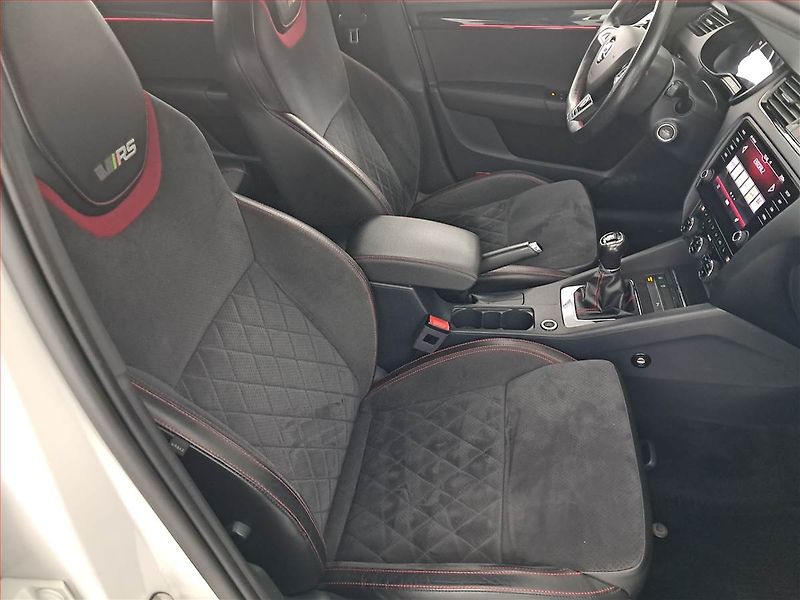 Škoda Octavia (2017) RS 230 2.0 TSI, Tempomat - fotka 9 z 22