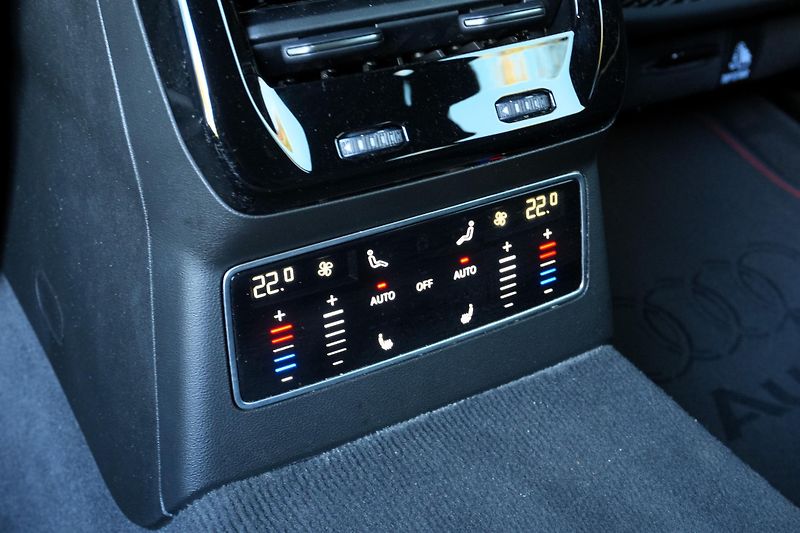Audi A6 Avant 220 kW, ČR, S-Line, Tažné - fotka 29 z 37