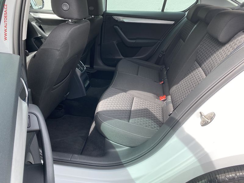 Škoda Octavia (2017) 1.6 TDi, Drive, DSG, navi - fotka 10 z 18
