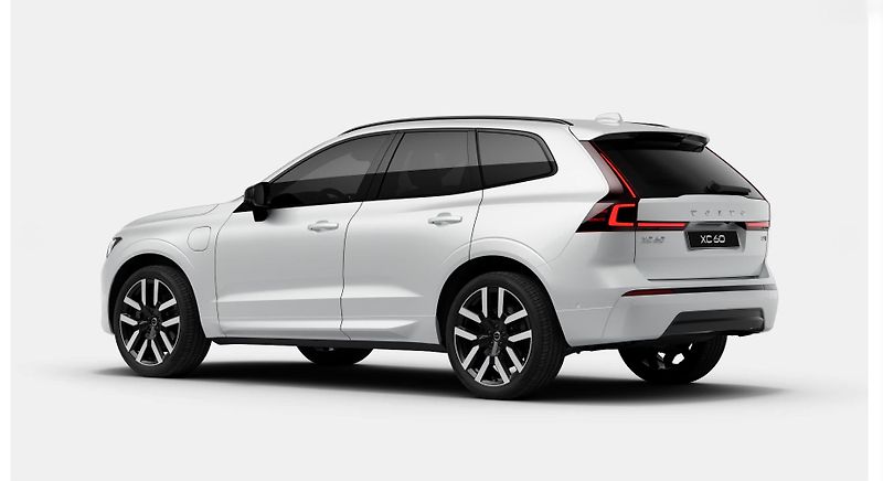 Volvo XC60 (2026) T6 AWD ULTRA DARK AUT - fotka 3 z 14