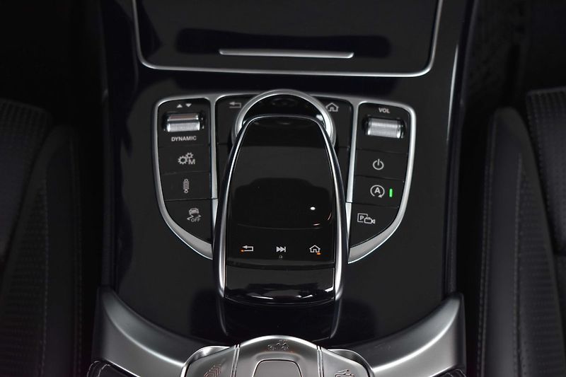 Mercedes-Benz Třídy C C63 AMG V8 BURMESTER*NAPPA*DPH - fotka 26 z 51