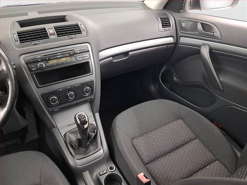 Škoda Octavia (2012) 1.4 TSI, po STK, pěkný stav - fotka 8 z 13