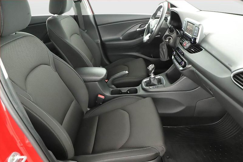 Hyundai i30 (2018) 1.0 T-GDI, Tempomat - fotka 7 z 17