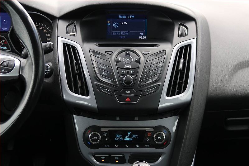 Ford Focus (2013) 2.0 TDCi, Navi, Tempomat - fotka 12 z 19