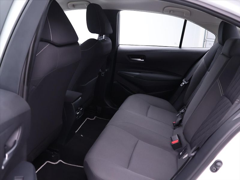 Toyota Corolla 1,8 HB Active Aut. DPH CZ 1.Ma - fotka 14 z 29