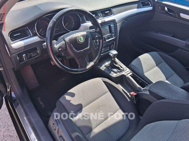 Škoda Superb (2010) 2.0 TDi, DSG, TZ, park.čidla - fotka 3 z 3