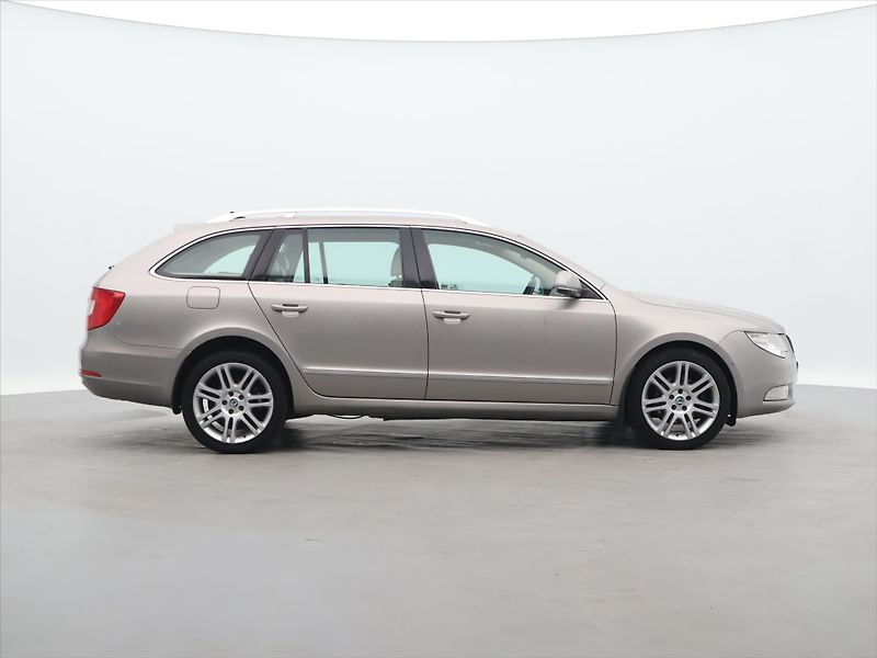 Škoda Superb 2,0 TDI 4x4 DSG Exclusive Kůže - fotka 8 z 34