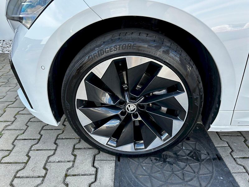 Škoda Enyaq (2023) 80 iV 150kW Sportline - fotka 33 z 35