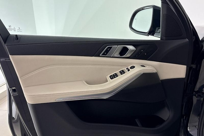BMW X5 xDrive30d - fotka 18 z 28