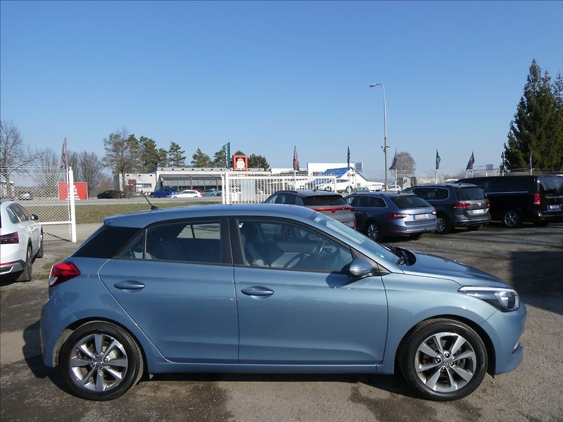 Hyundai i20 1,1 CRDi 1.majitel, webasto - fotka 12 z 43